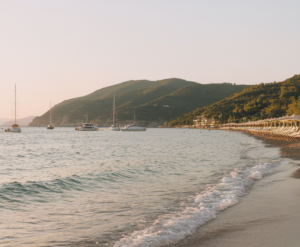 plaz a more ilustracny obrazok